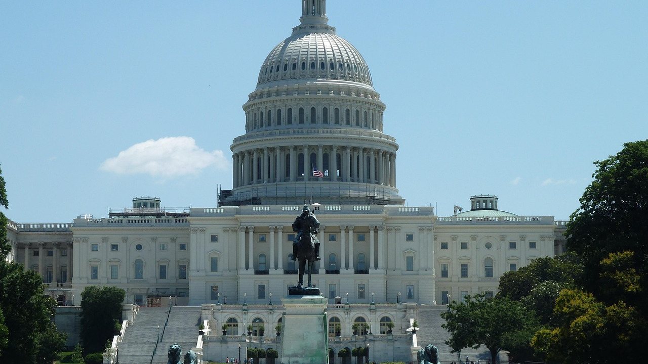 Graham Russia Sanctions Act: What 100% Tariffs on Russian Oil Buyers Mean for Importers