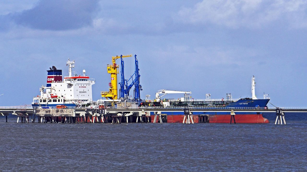 VLCC Supertanker Rates Hit All-Time Highs: What US Importers Must Know